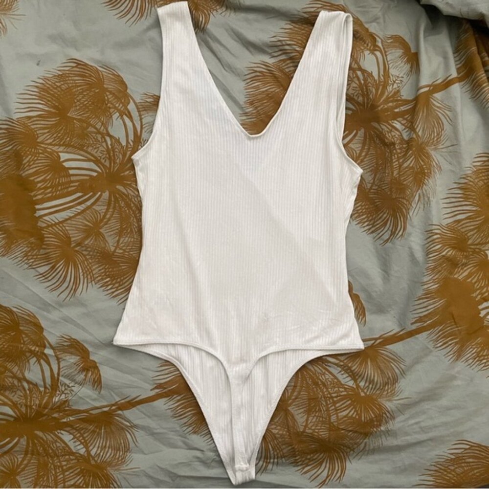 nwot Babaton viscose ribbed plunge wrap bodysuit L - Picture 4 of 4